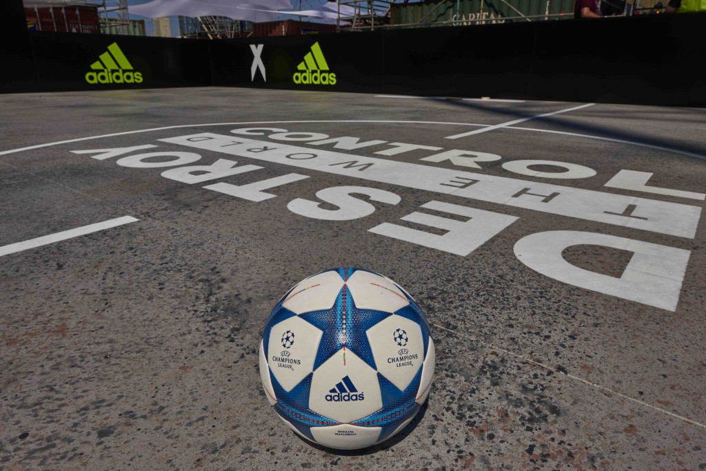 Adidas Svela Il Pallone Della Uefa Champions League Alla Finale Mondiale Del Torneo